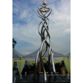 Sculpture abstraite en acier inoxydable à l&#39;extérieur de l&#39;emblème national de Malaisie